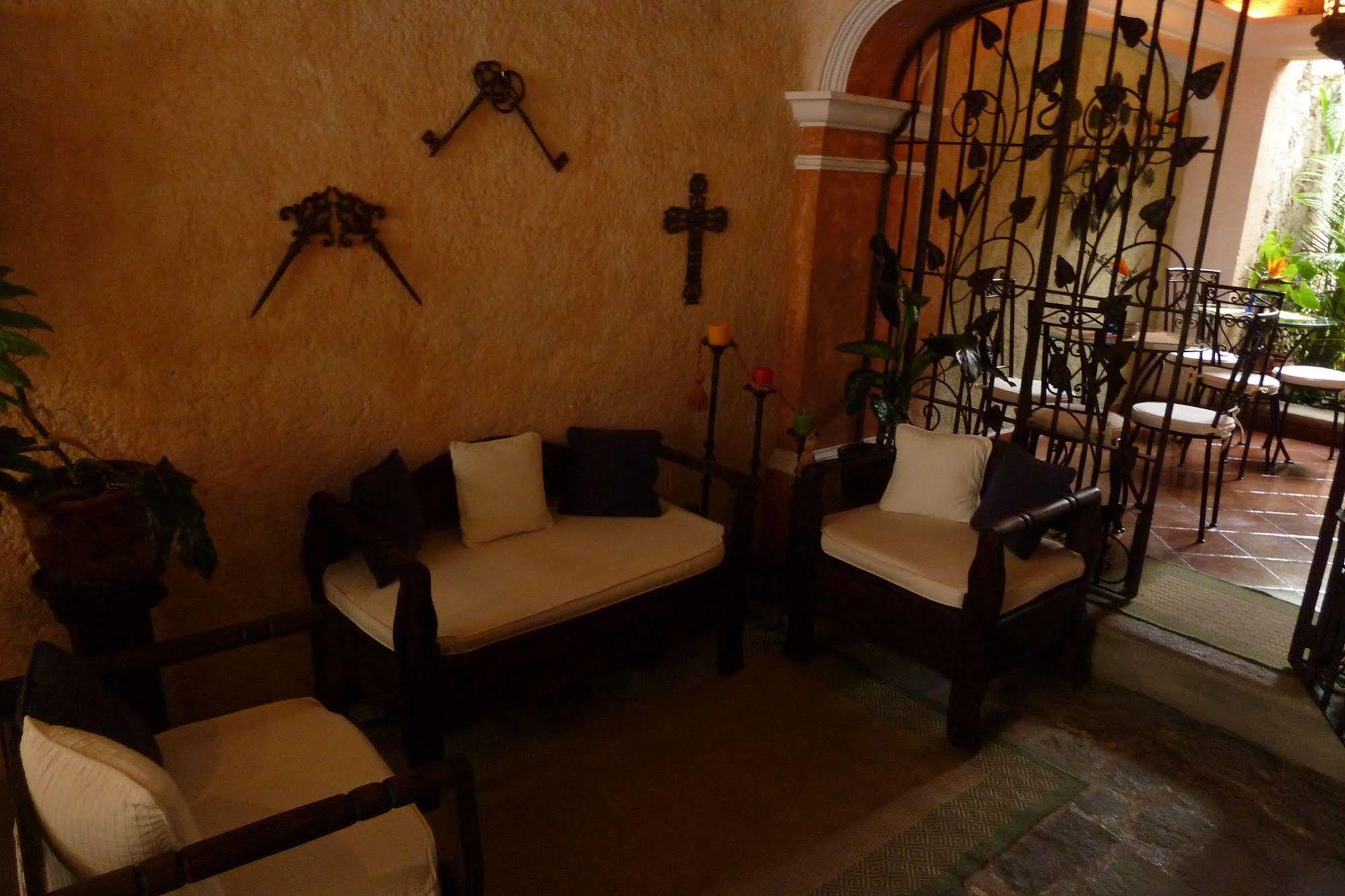 D'Leyenda Hotel Antigua Екстериор снимка