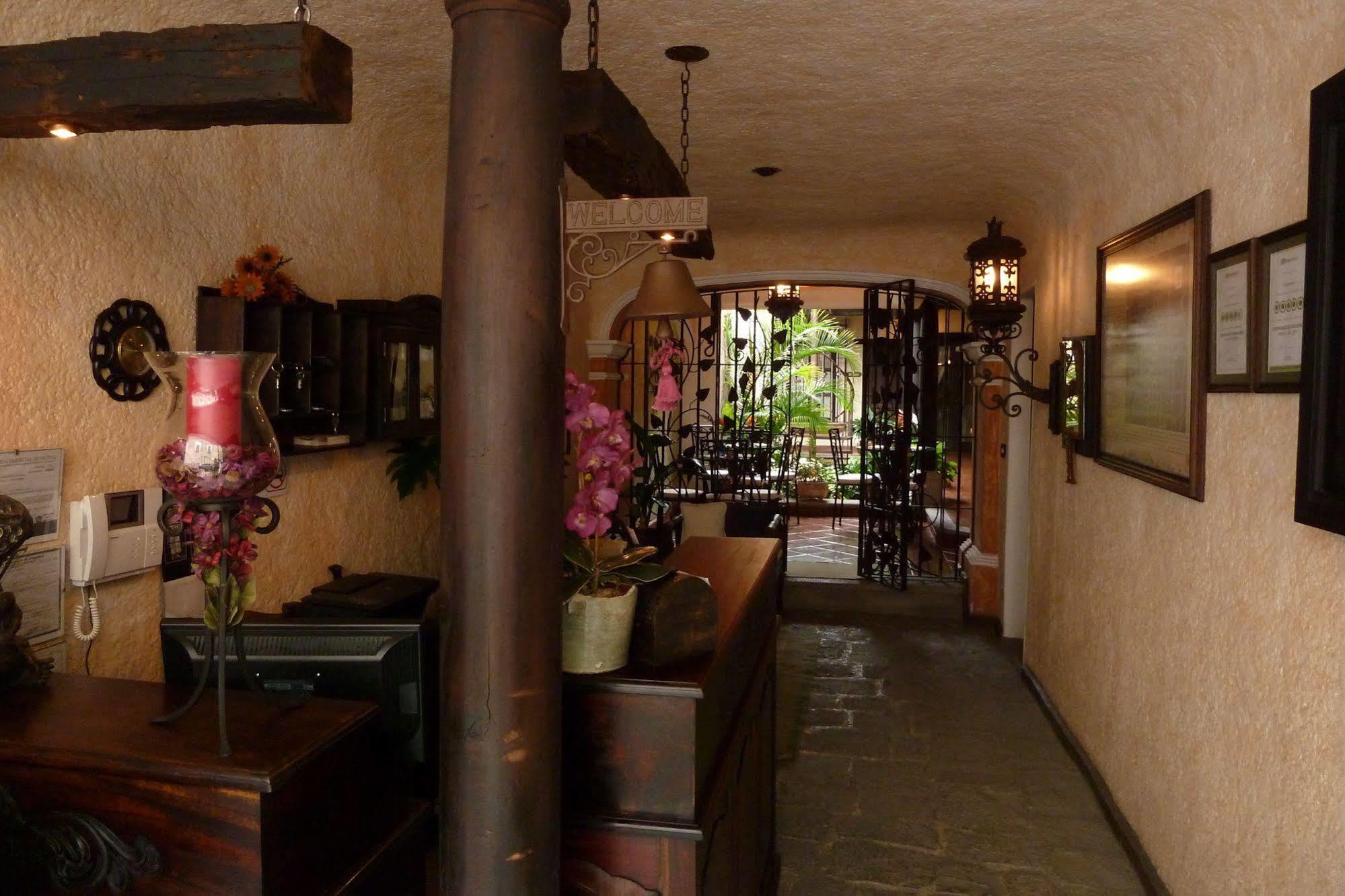 D'Leyenda Hotel Antigua Екстериор снимка